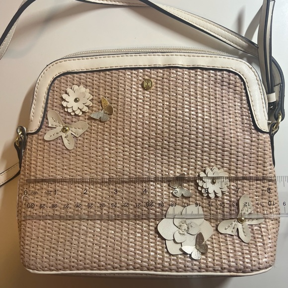 Liz Claiborne Crossbody Straw Floral Purse - Picture 5 of 7
